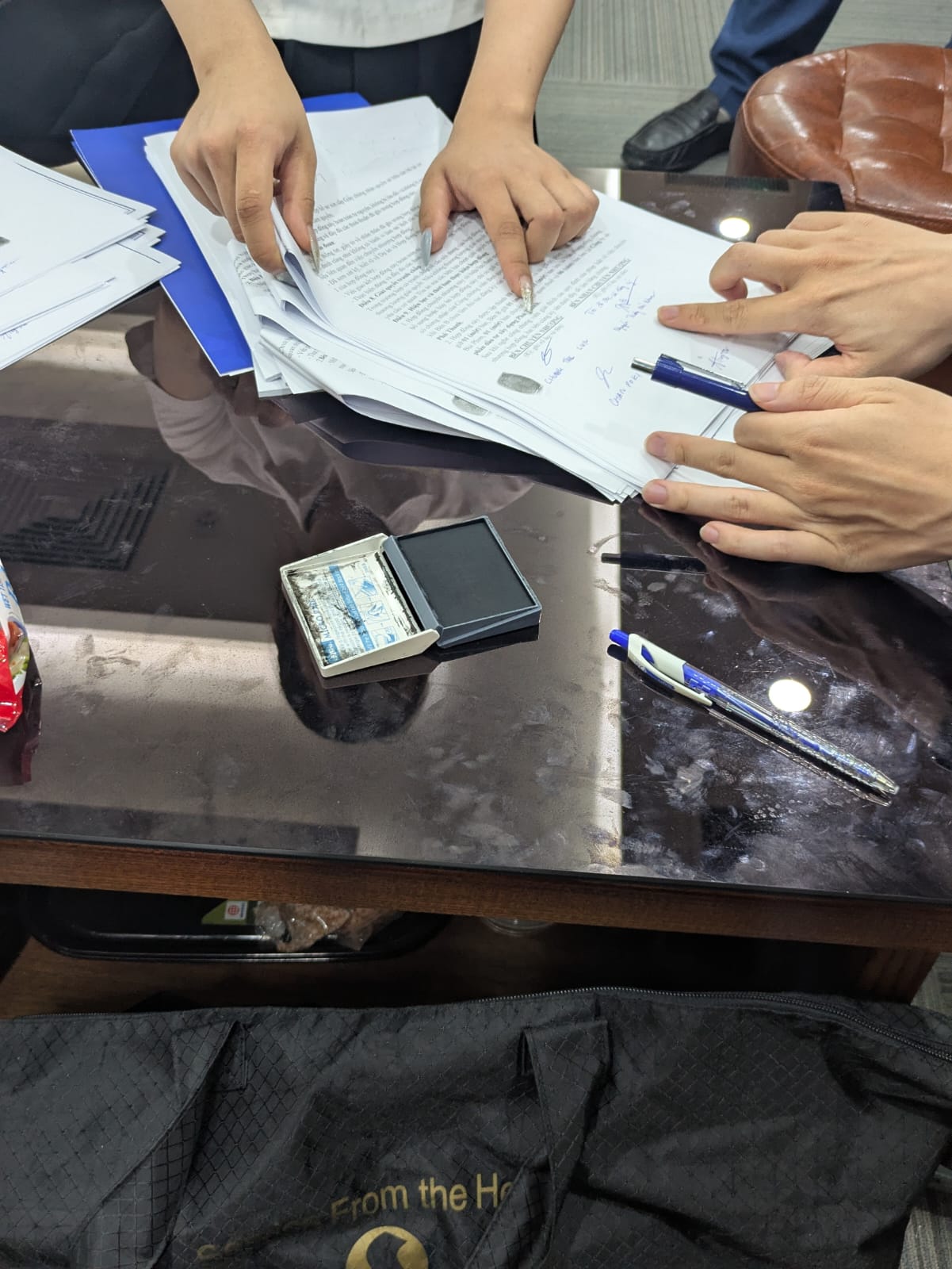 越南現代住宅外觀與綠意環繞的優美街景